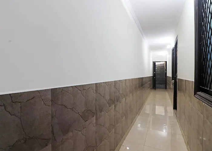 Hotel O Bluemoon Inn, South Campus New Delhi